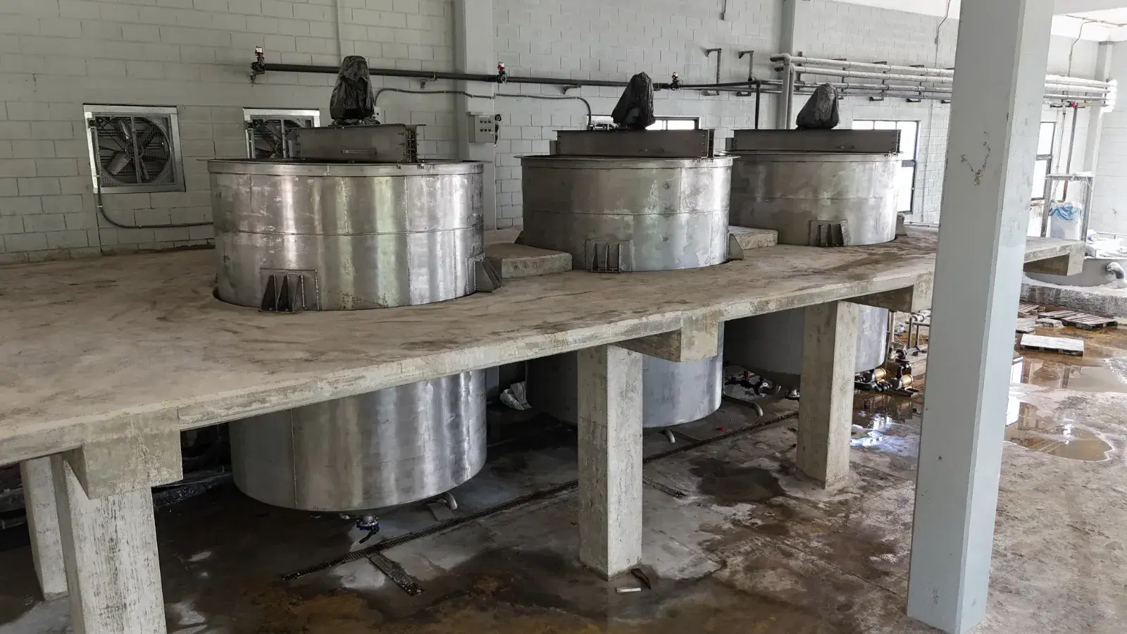 Tanques de almacenamiento y mezcladores industriales
